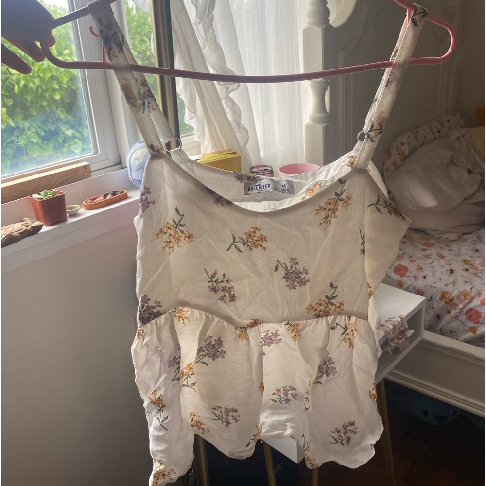 Hollister floral top, flowy and size medium.